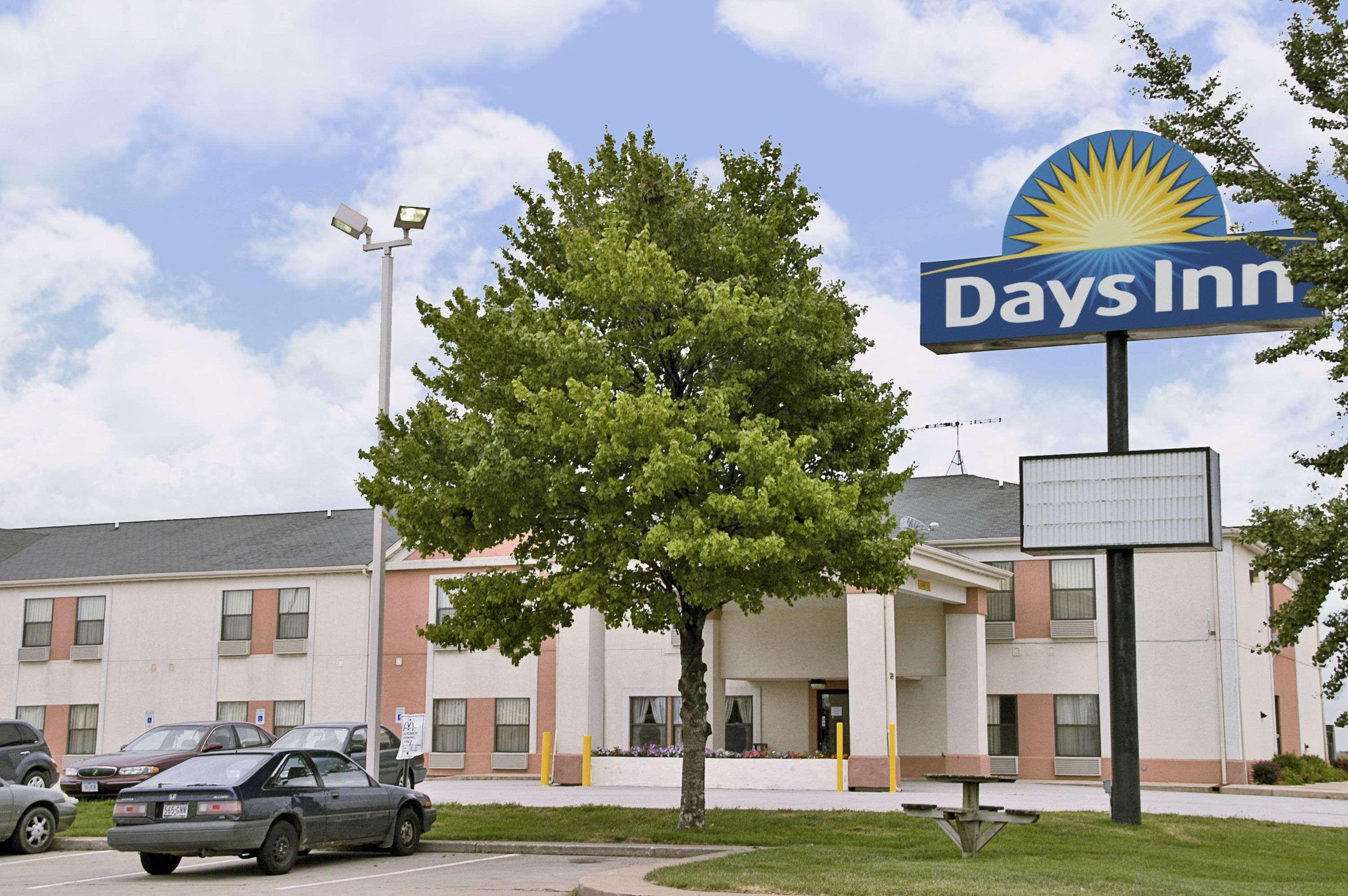 Days Inn By Wyndham Walcott Davenport מראה חיצוני תמונה